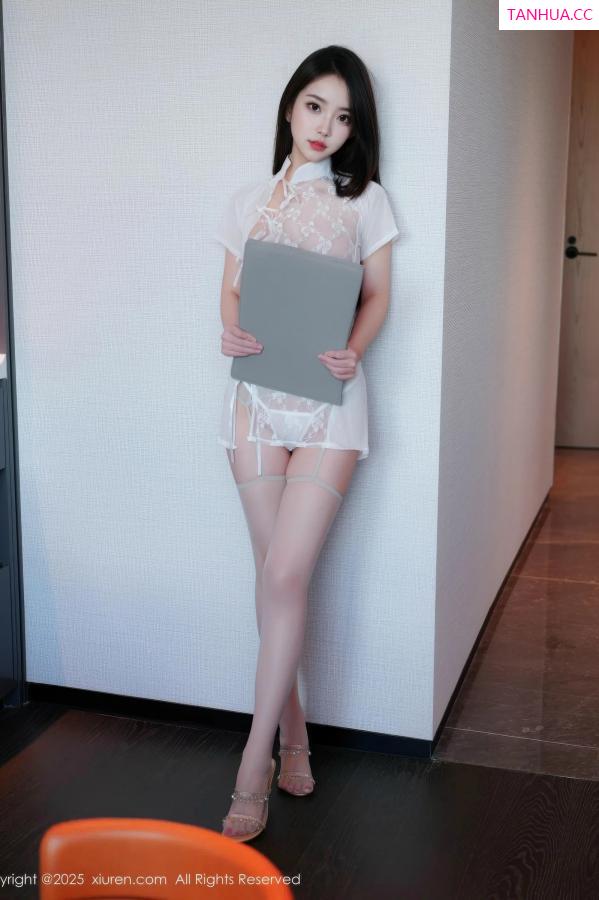  [XiuRen]高清写真图 2025.10.11 No.10854 烧烧小桃 苗条身材第5张图片
